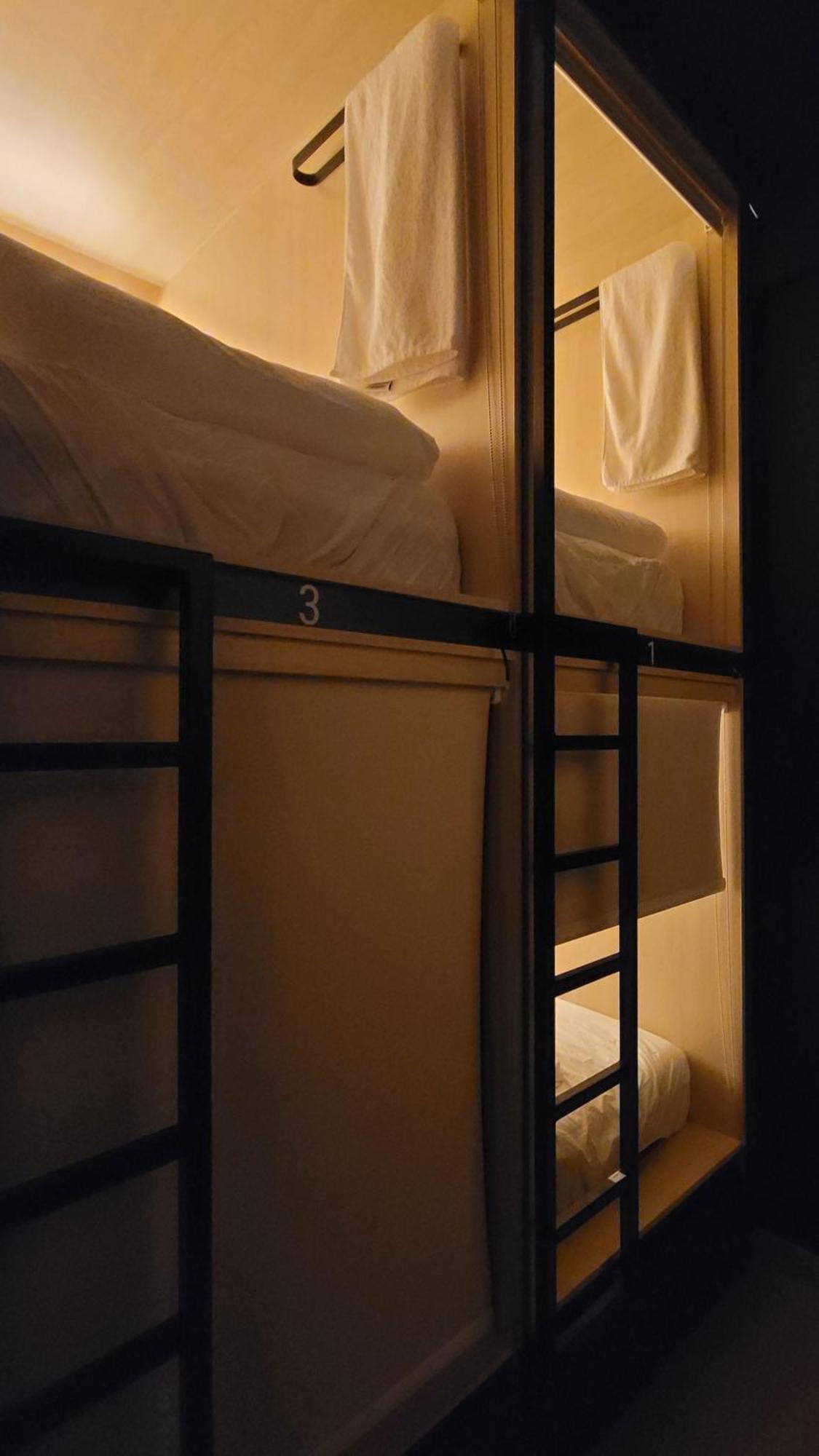 Westay Capsule Hostel Dubai Exterior foto